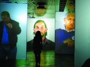 Gariela Golder_REOCUPACIÓN Installation vidéo 5 canaux 2006_credit-Gabriela-Golder